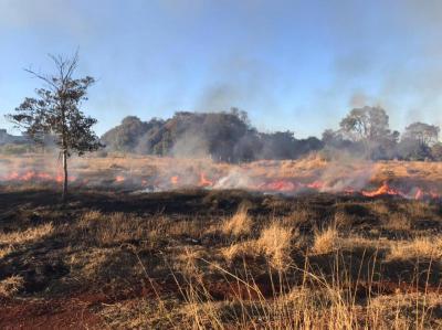 IncÃªndio afeta moradores do Bairro Ãgua Verde e arredores em Laranjeiras do Sul 